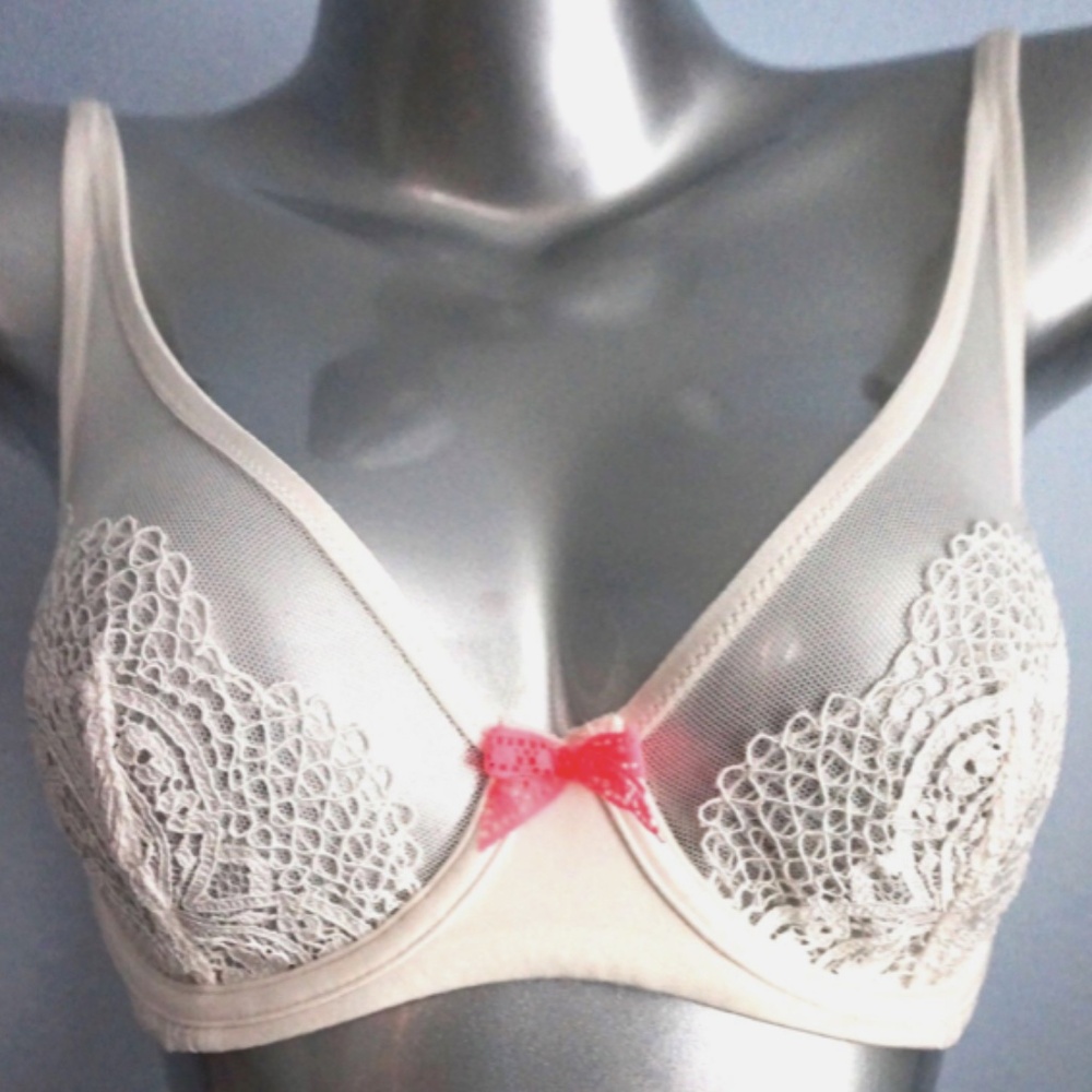 Victorias Secret Nwt Body by Victoria Coconut White Unlined Plunge Demi Bra